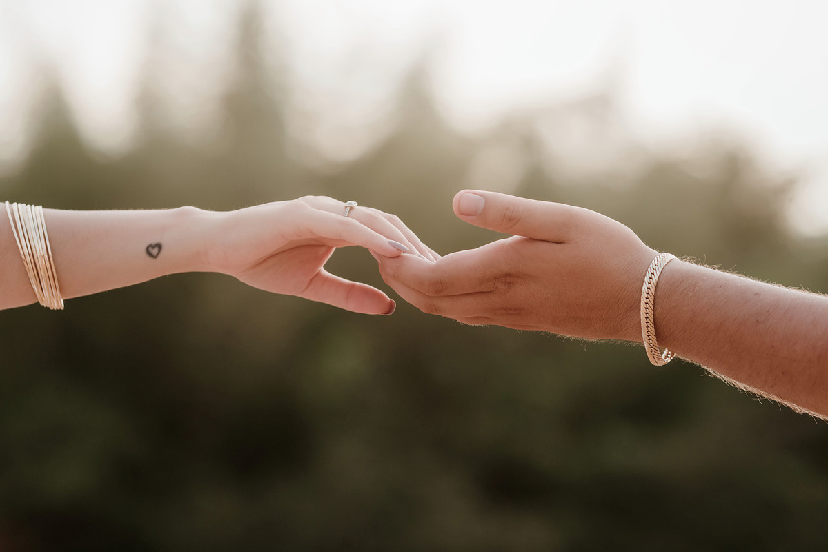 Ensaio pré wedding no Paraná ao ar livre ensaio externo de casal minimalista ideias 