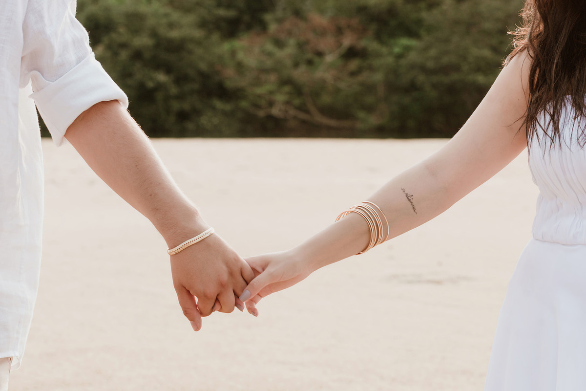 Ensaio pré wedding no Paraná ao ar livre ensaio externo de casal minimalista ideias 