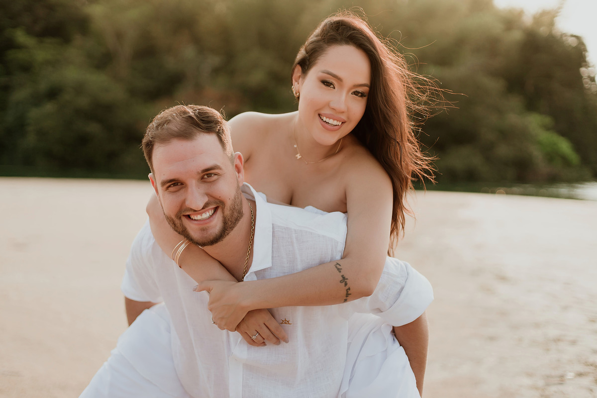 Ensaio pré wedding no Paraná ao ar livre ensaio externo de casal minimalista ideias Porto Rico fotógrafo maringá e região