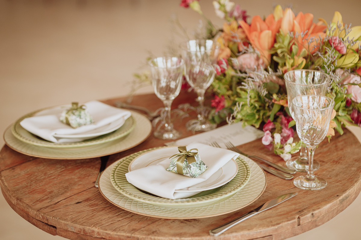 inspiração mesa de casamento paleta de cores quentes chácara Lalinda Maringá local para casamentos 