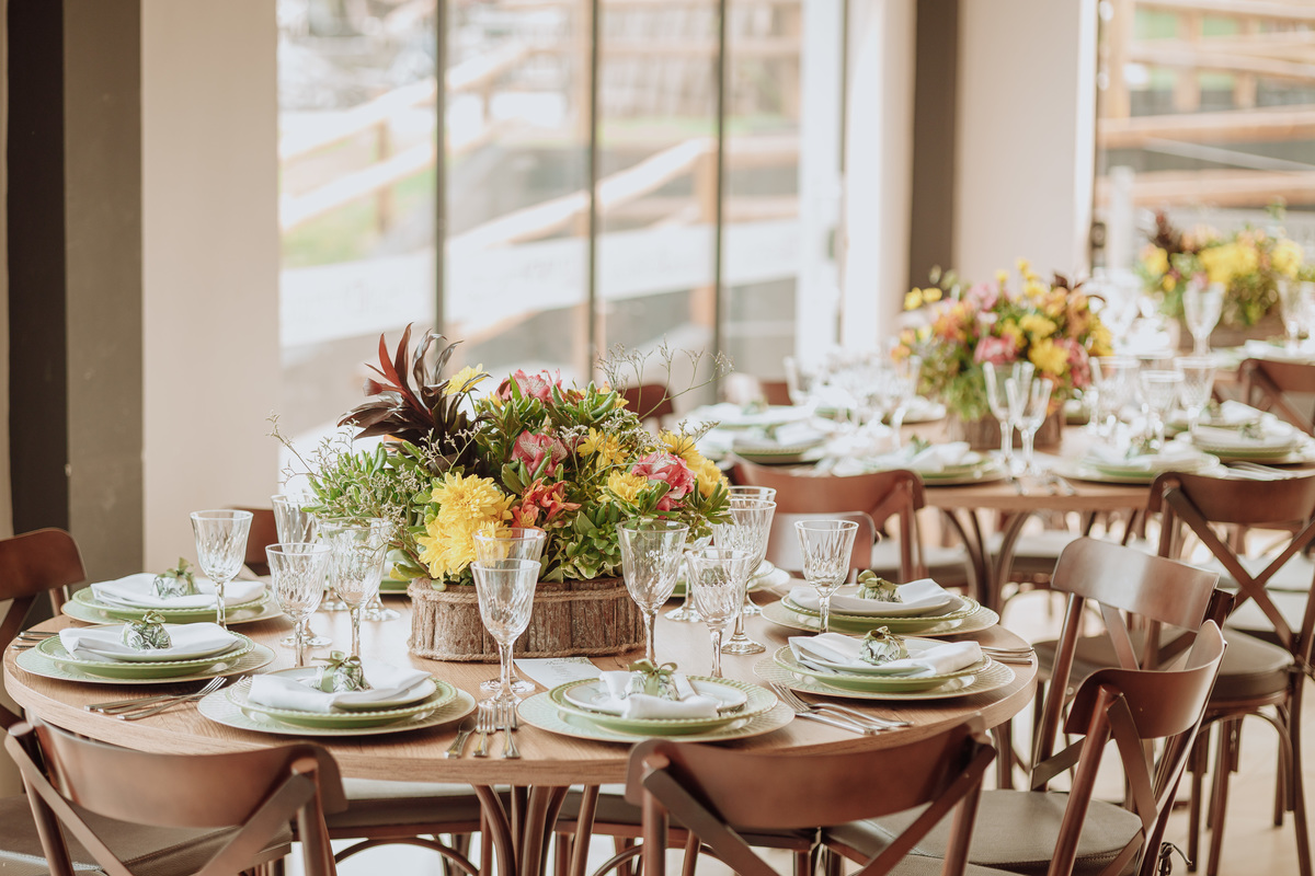 inspiração mesa de casamento paleta de cores quentes chácara Lalinda Maringá local para casamentos 