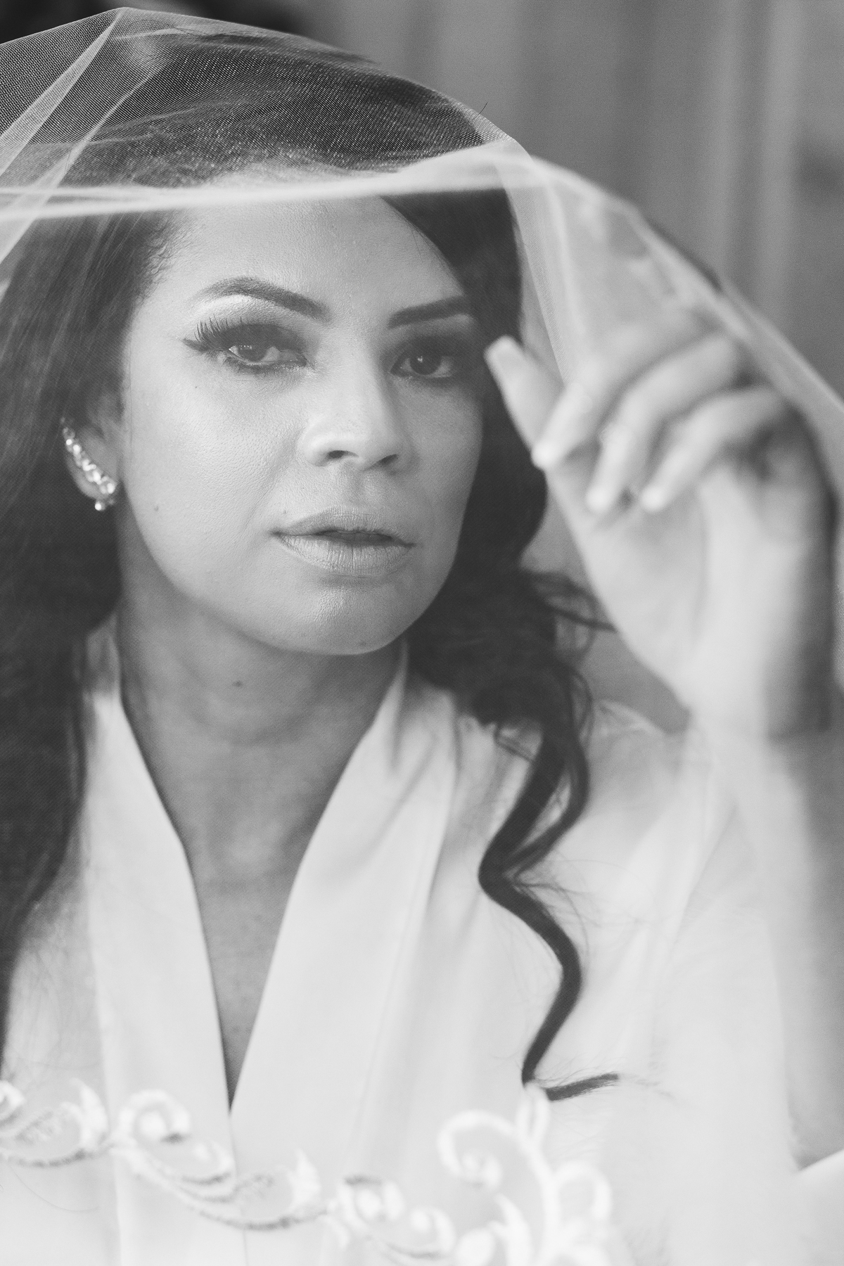 Ideias de fotos no making of da noiva fotos com o véu em preto e branco inspiração making of de noiva