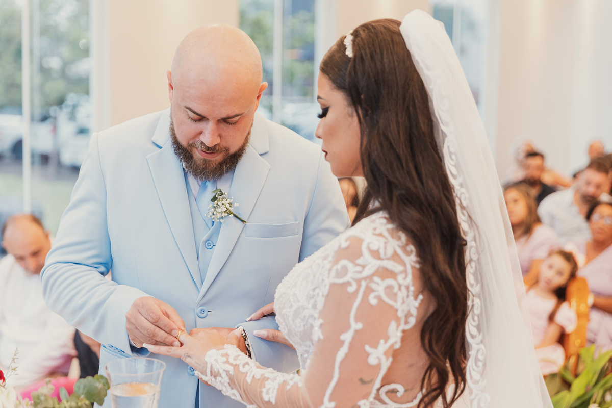 Momento das alianças cerimônia de casamento na capela da chácara Lalinda Maringá e região fotógrafo de casamentos