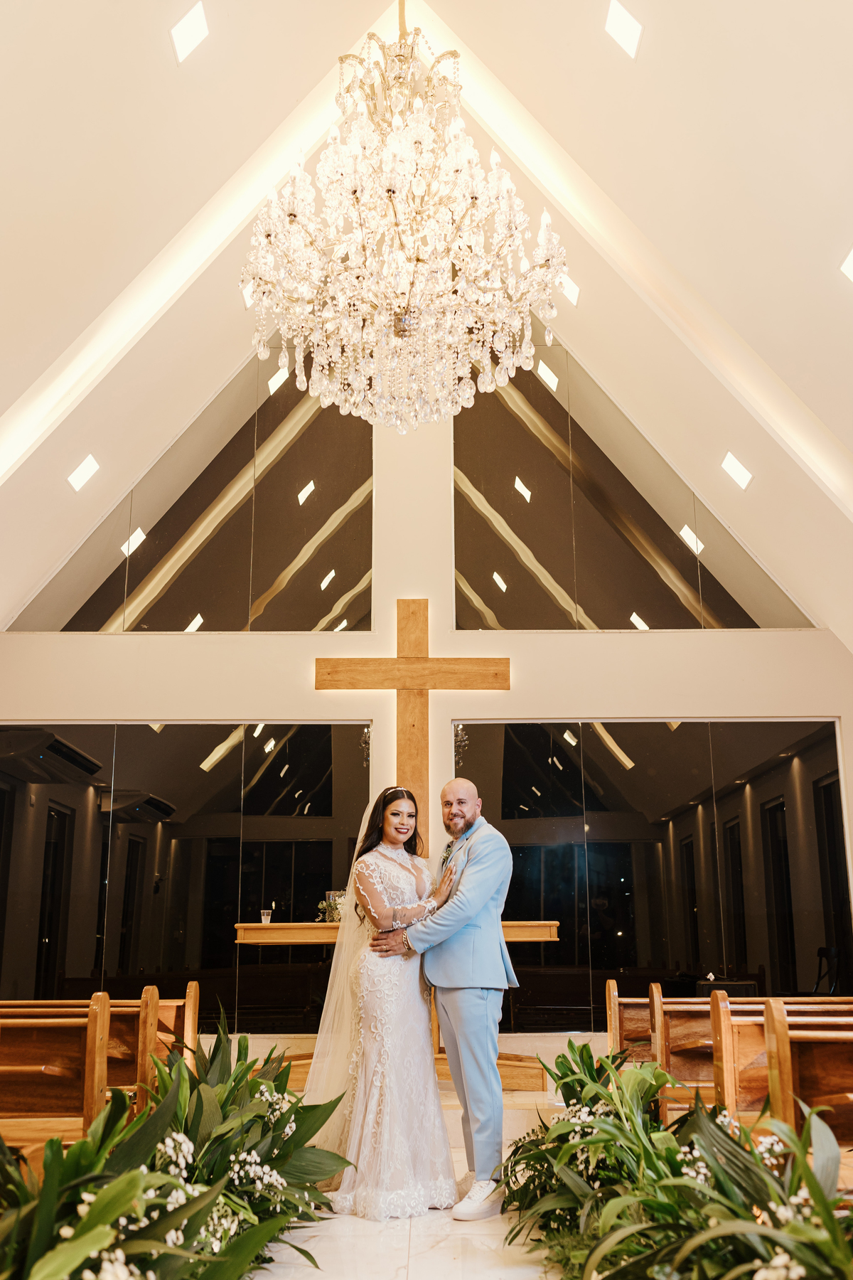 retratos dos noivos na capela da chácara Lalinda Maringá e região fotógrafo de casamentos