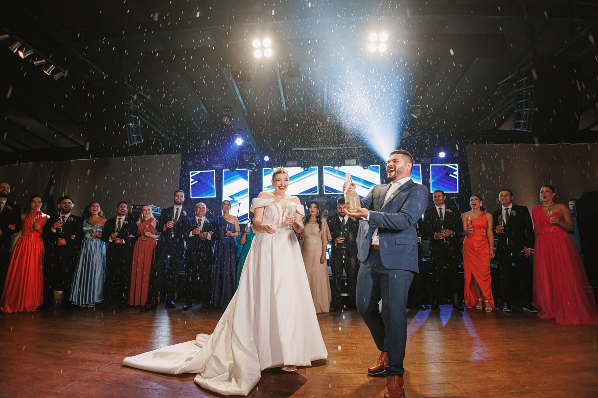 momento da champagne no casamento fotógrafo de casamentos maringá e região