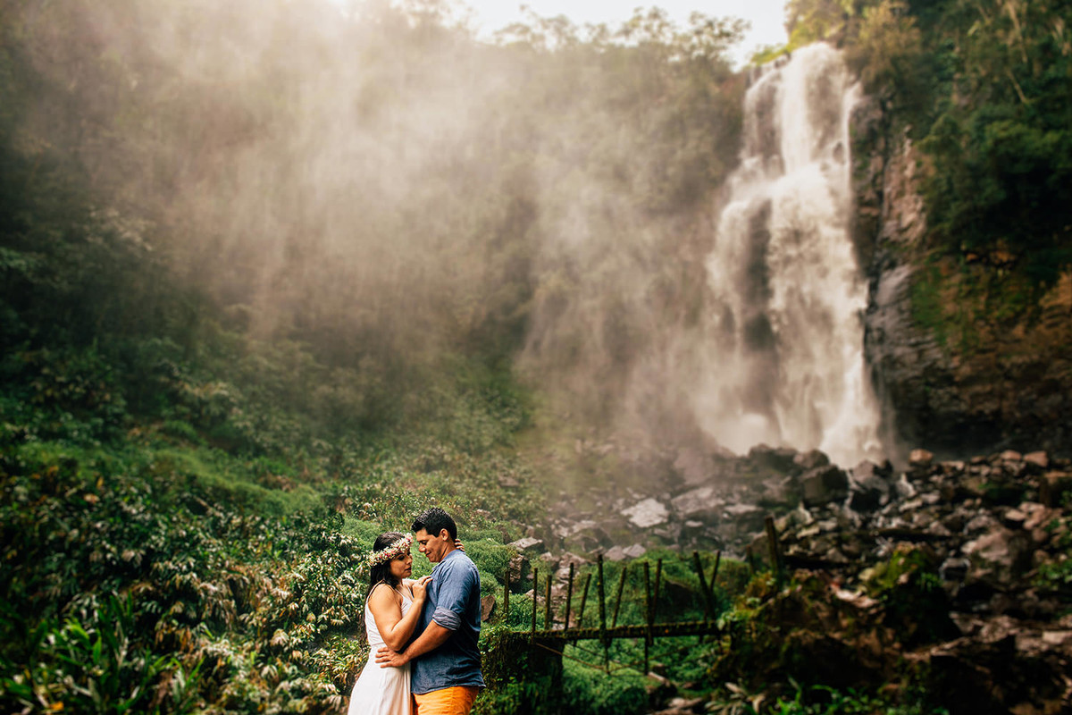 pré wedding fotos na cachoeira de Faxinal-PR