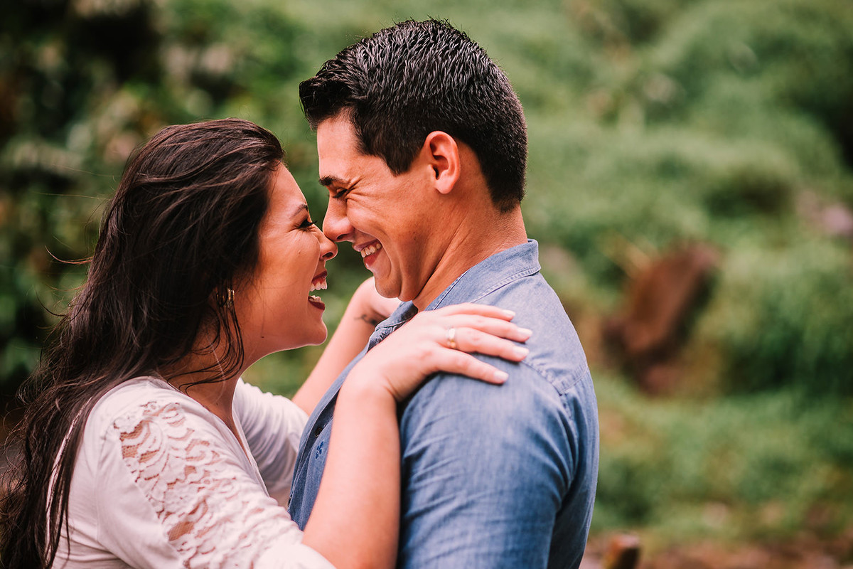 casal namorando no ensaio pré wedding