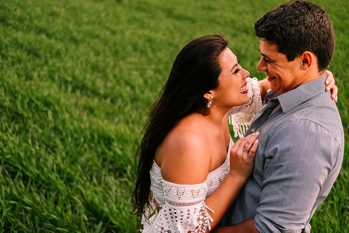 fotos de casal namorando em ensaio pré wedding