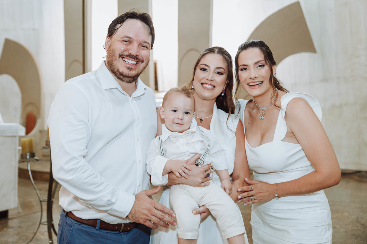 fotos de familia, batizados em maringá, batizado de criança, fotos de batizado