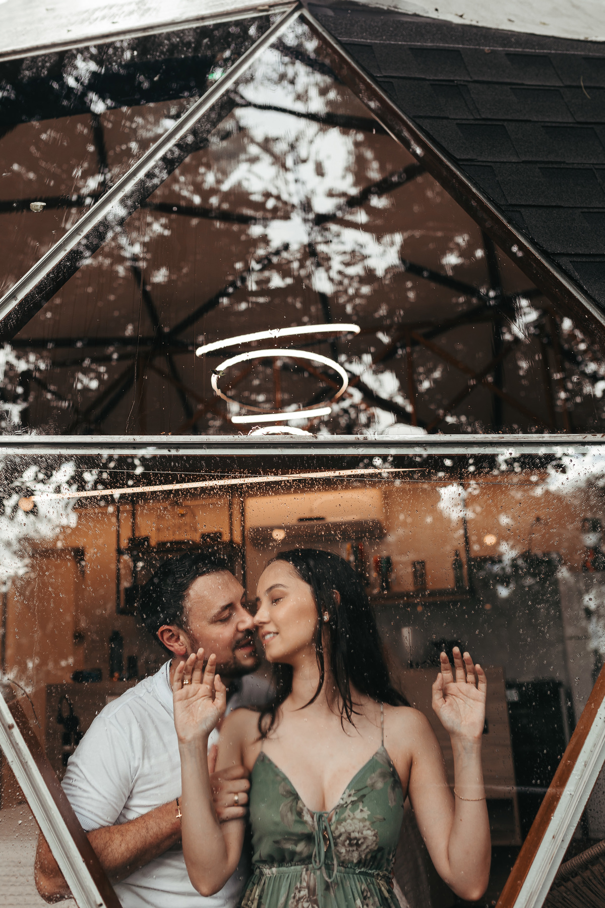 pré wedding de casal em chacara para locação de fotos em Maringá