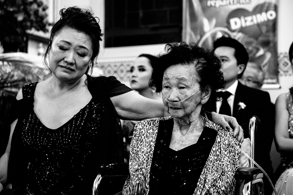 Mãe do noivo e avó emocionadas em Cerimonia de Casamento