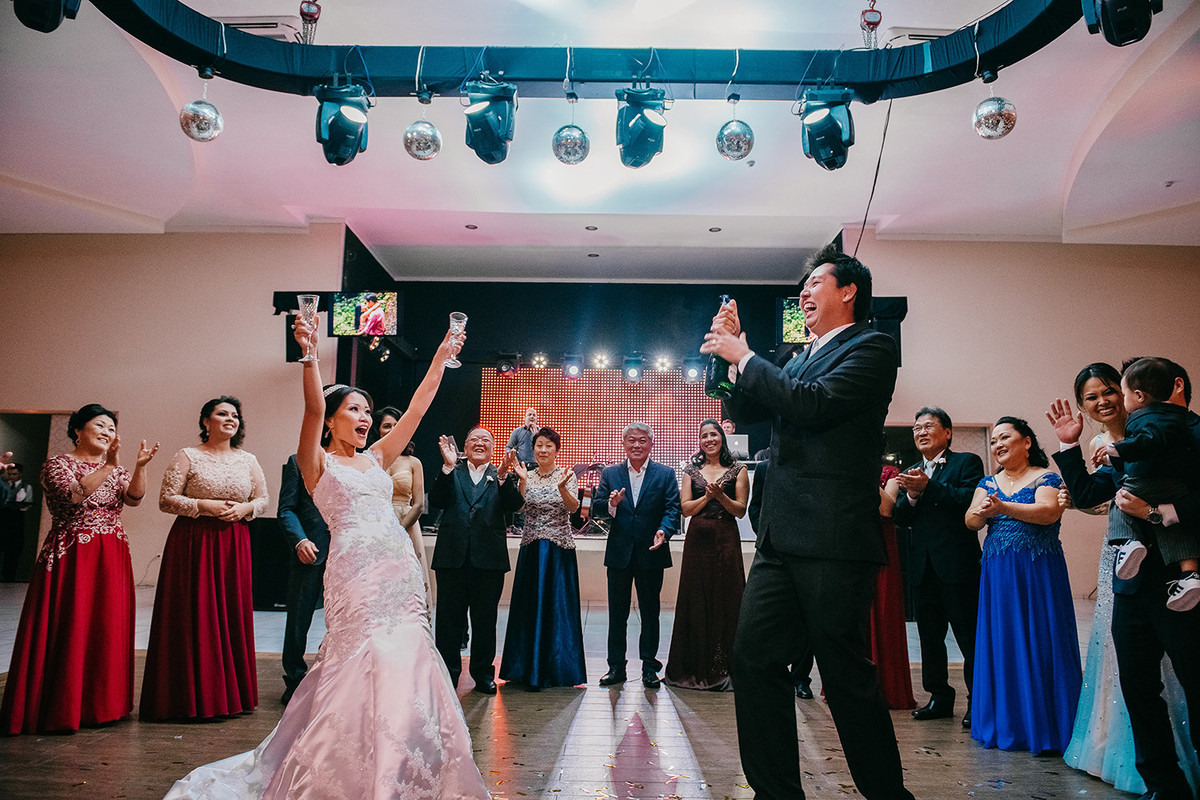 Foto do brinde dos Noivos com familiares