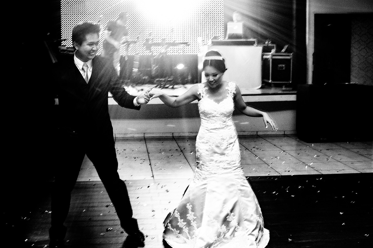 Fotografia dos Noivos dançando a Valsa em Maringá-PR