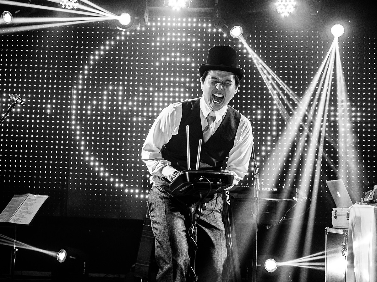 Foto do Noivo se divertindo na balada em casamento em Maringá-PR