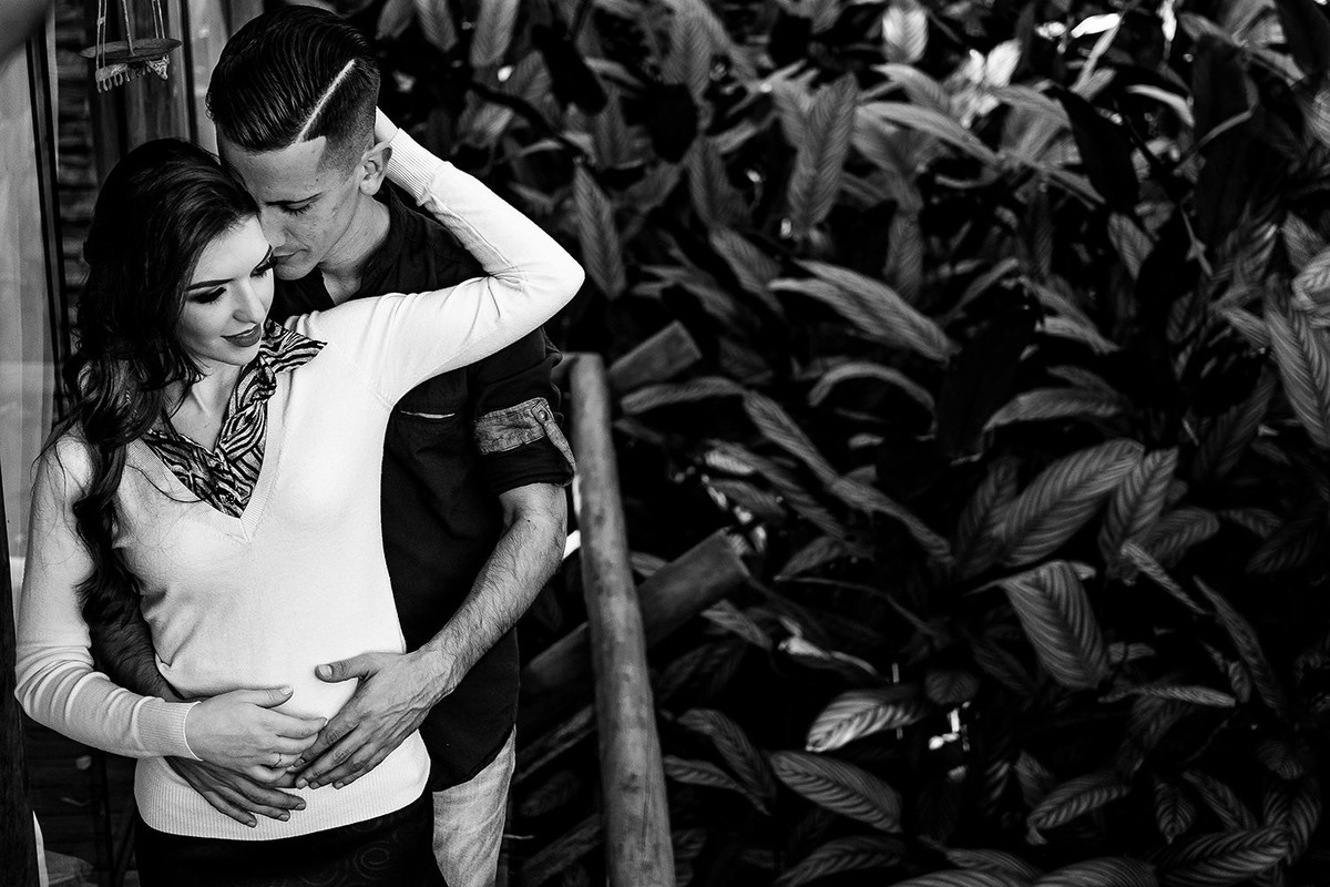 casal namorando em ensaio de casamento