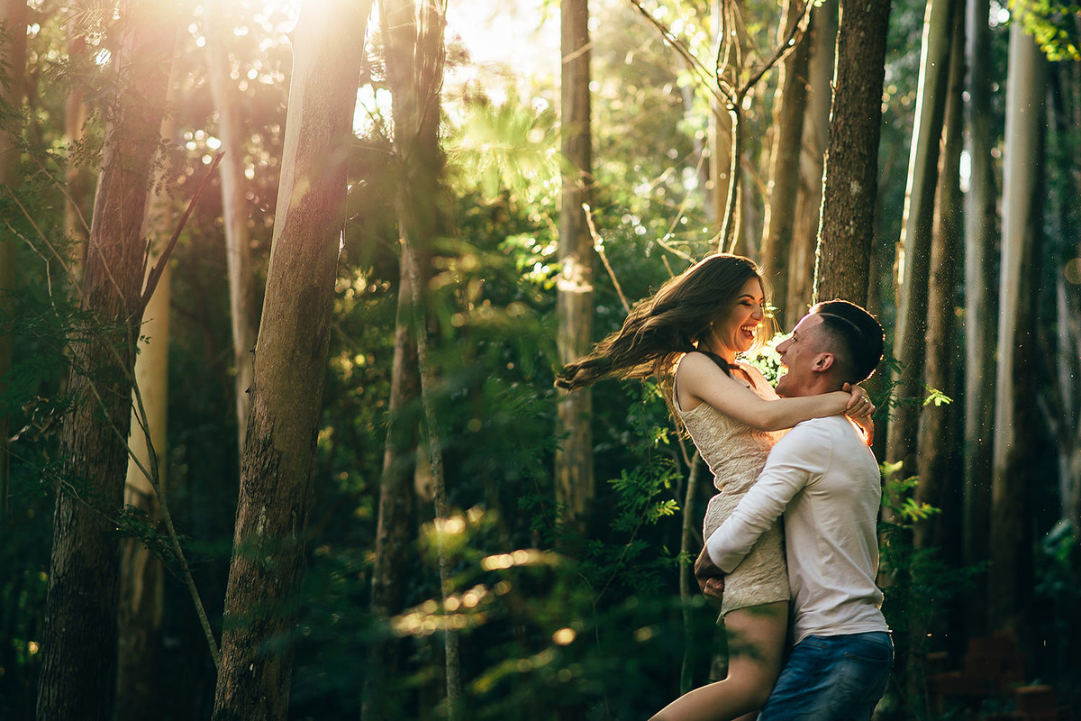 Foto de casal se divertindo