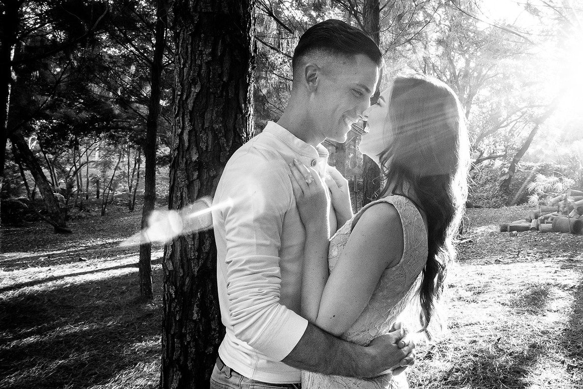 Casal em foto linda de por do sol