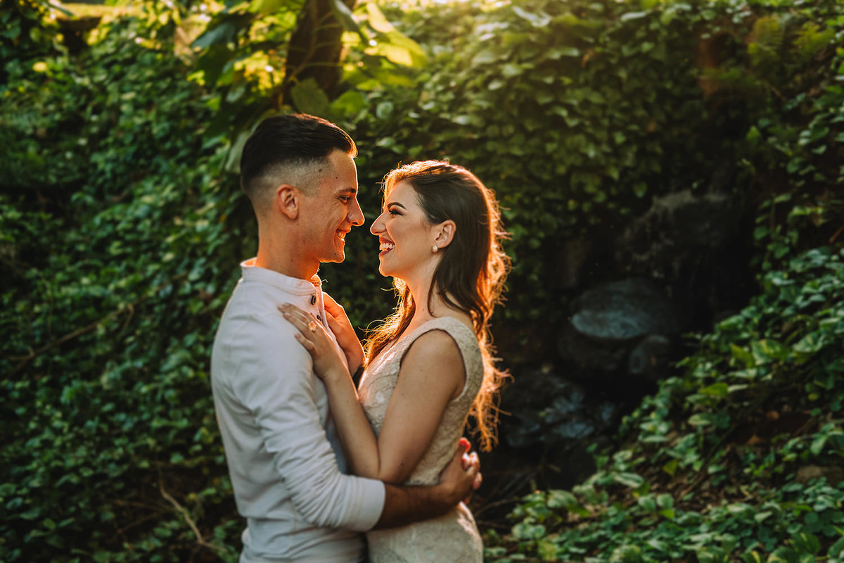 Casal namorando em Pré Wedding em Maringá-PR