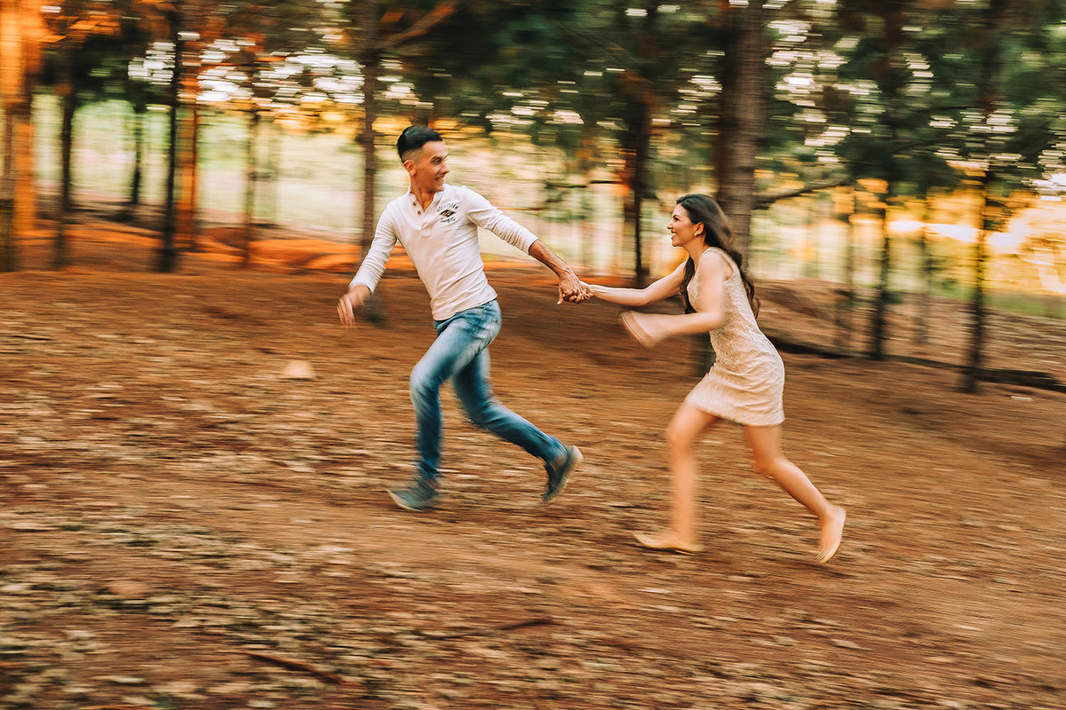 Ensaio de casal, foto casal correndo
