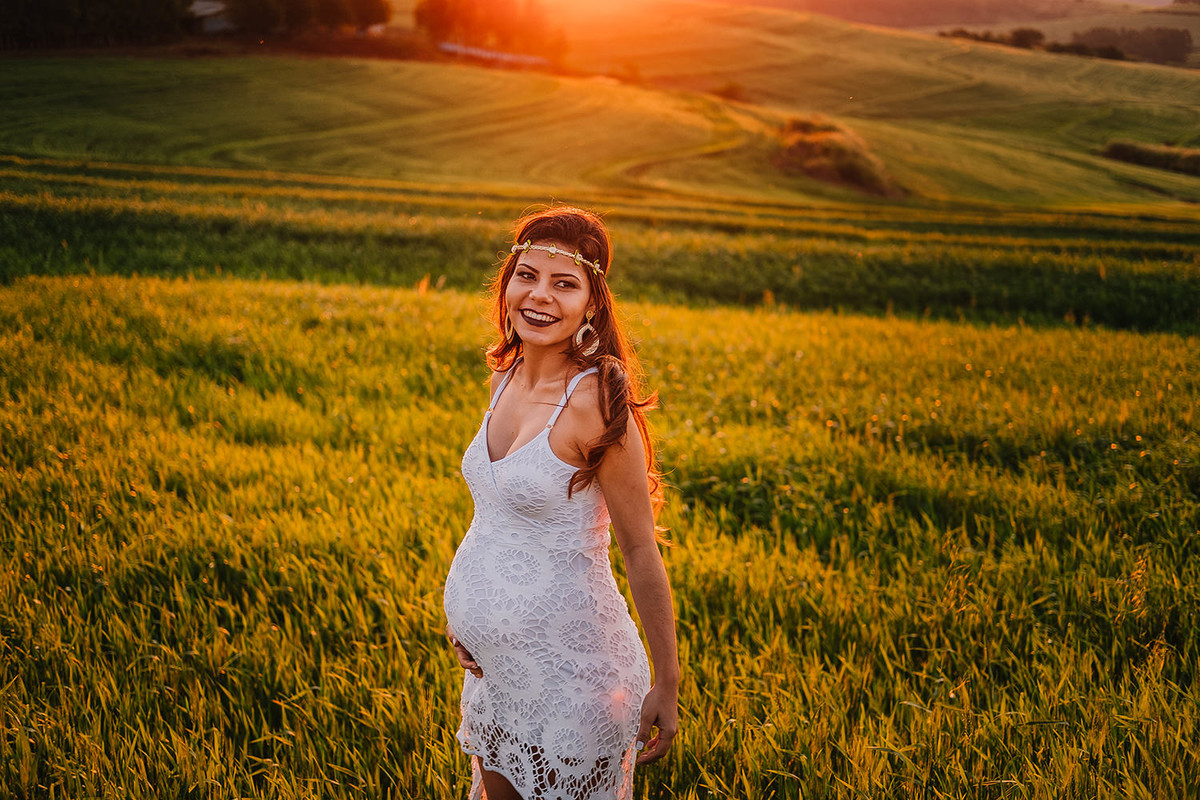 foto espontanea de gestante na plantação