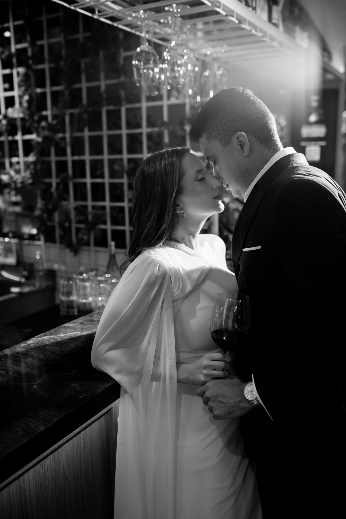 Fotos P&B para pré-Wedding, pre-wedding em restaurante
