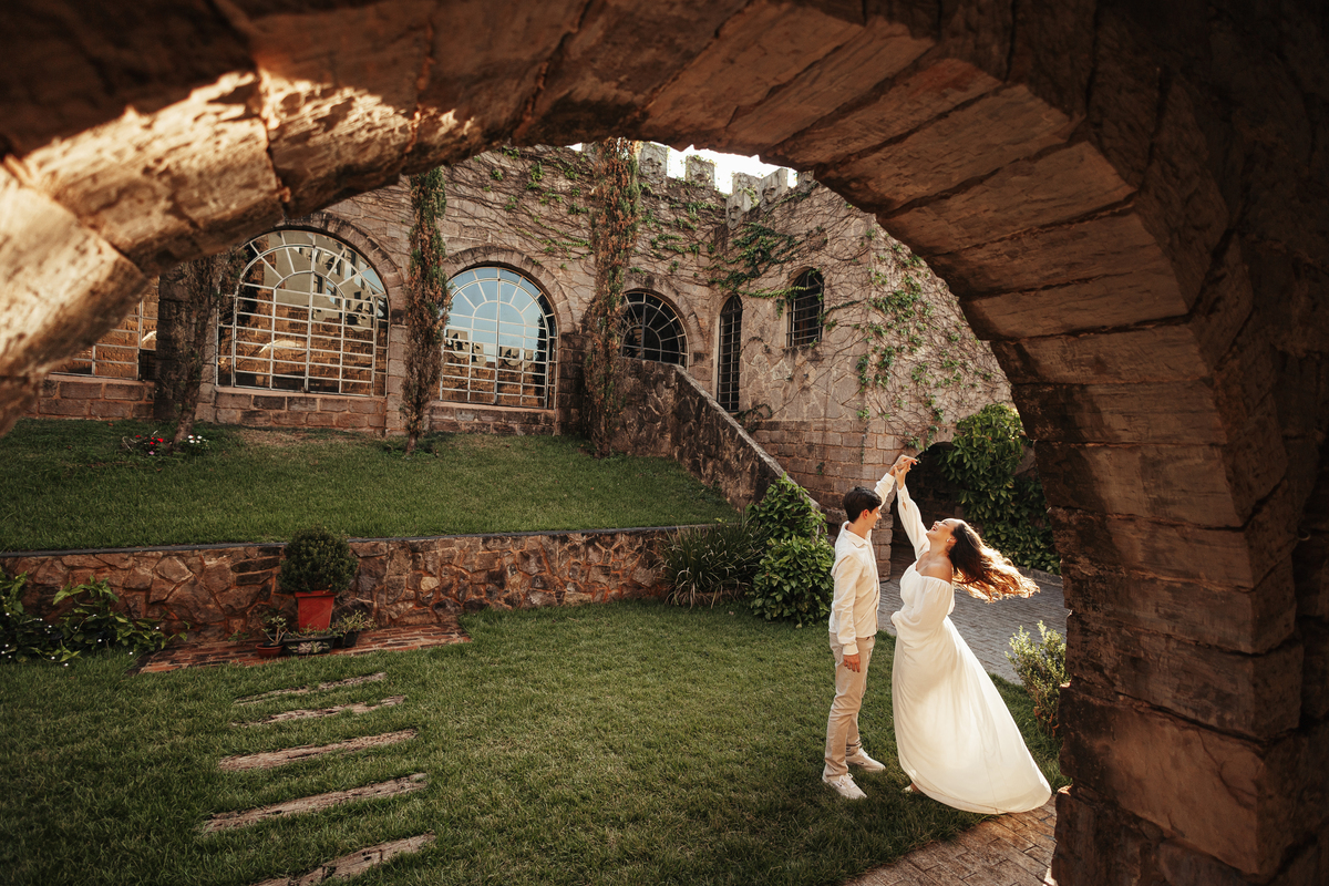 Fotos Criativas para fazer no pré wedding no castelo La dorni 