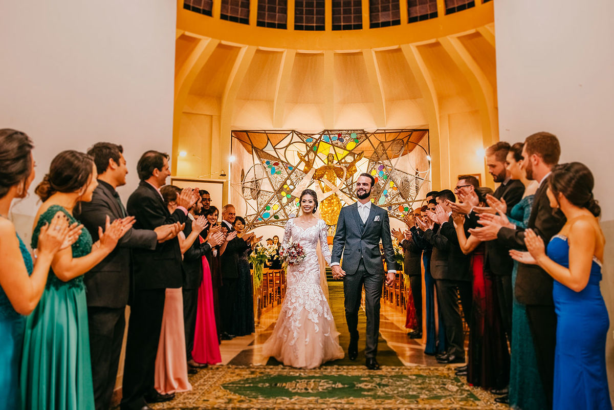 Saída dos noivos da igreja