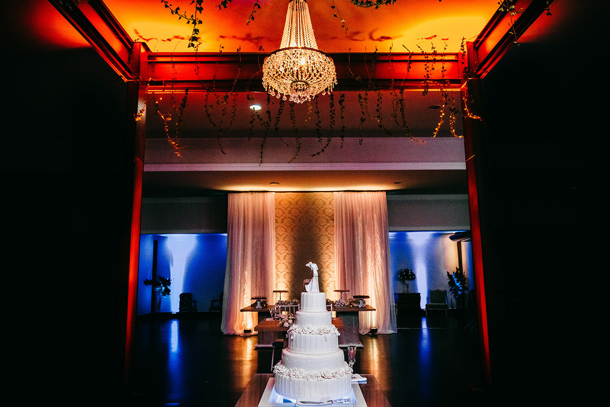 Fotografia do bolo de casamento em buffet zapp