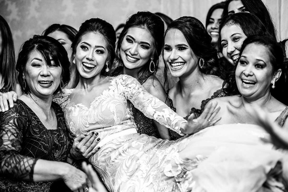 Foto da noiva se divertindo na festa 