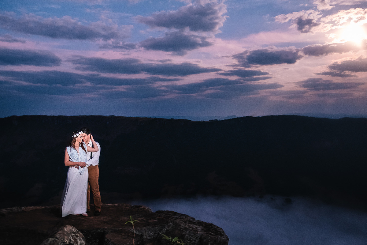 Ensaio de casal em uma montanha no Paraná