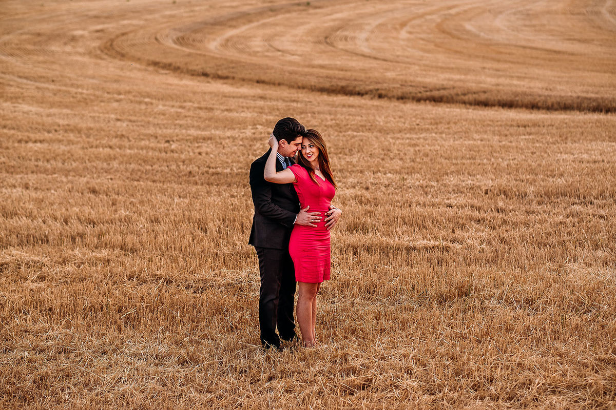 Foto romantica de casal namorando em Maringá-PR