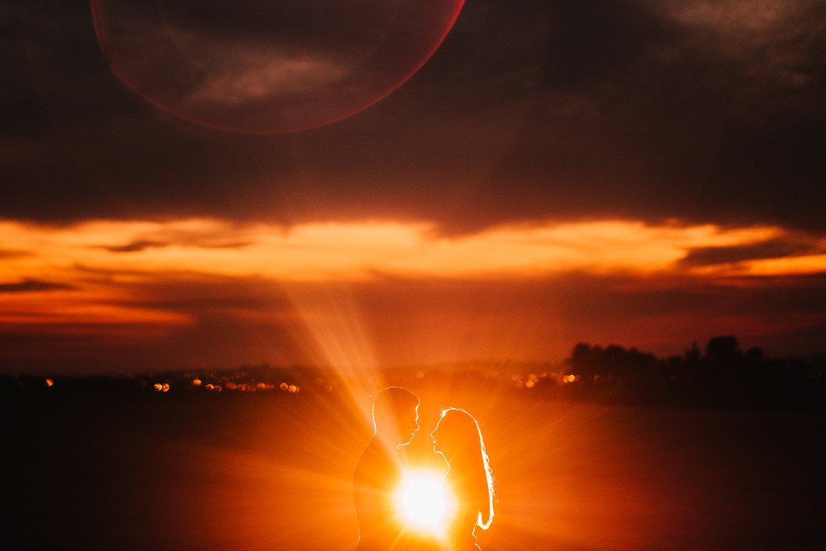 Ensaio de casal com foto no por do sol em Maringá-PR