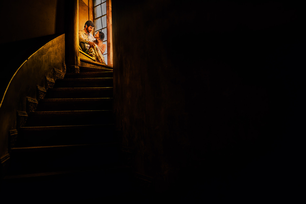 Pré Wedding com fotos incriveis dentro de um castelo abandonado 