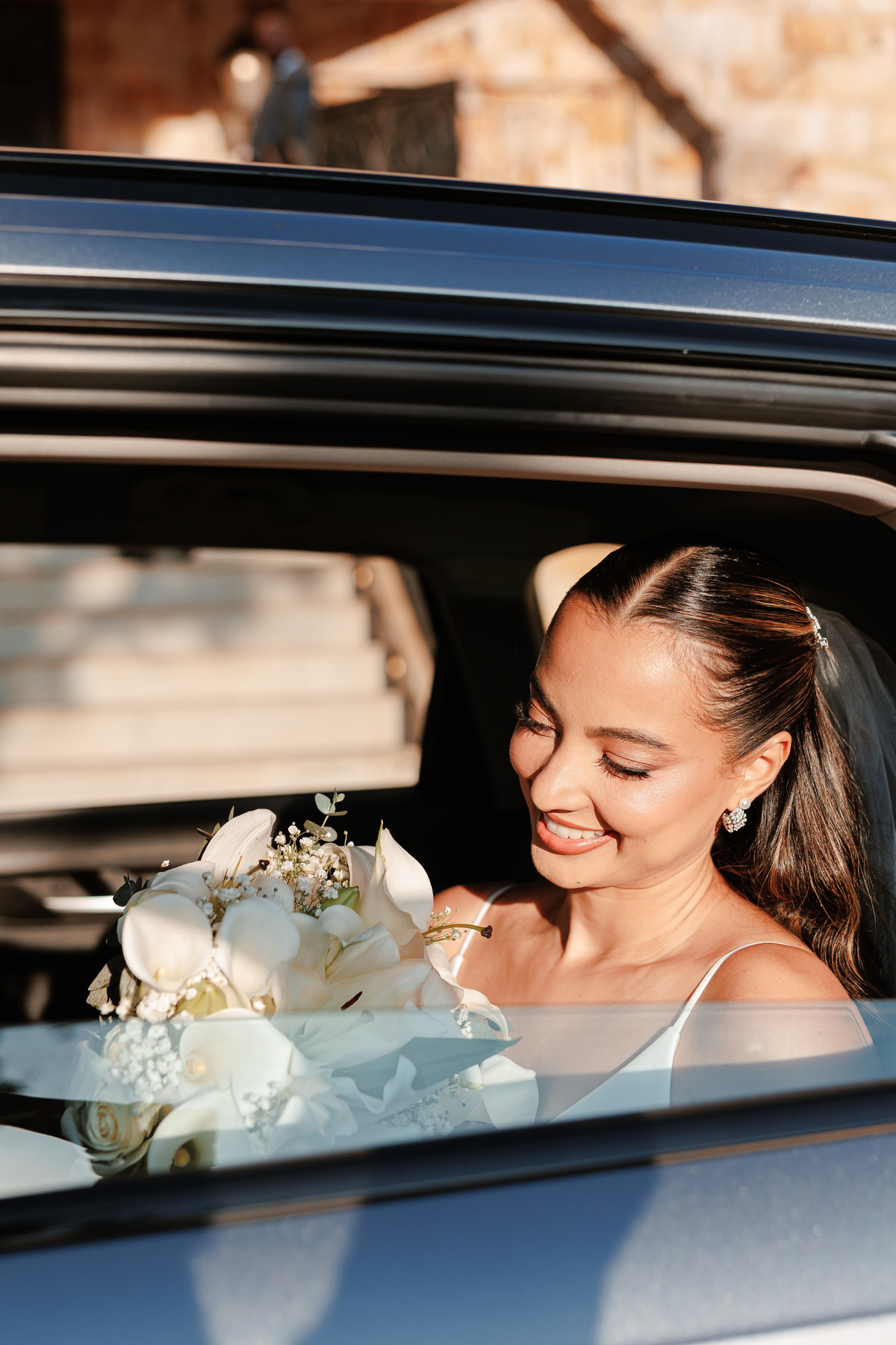 Noiva com buquê durante o casamento em Maringá
