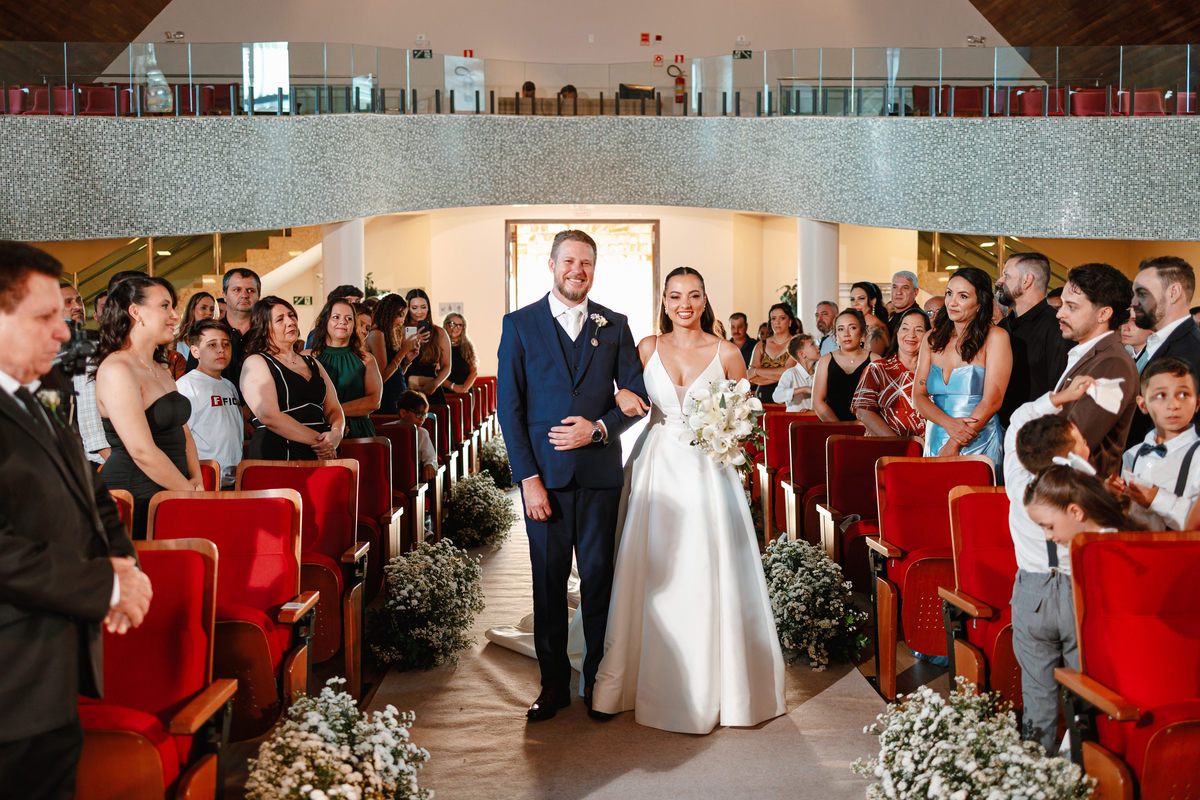 Cerimônia de casamento em igreja em Maringá
