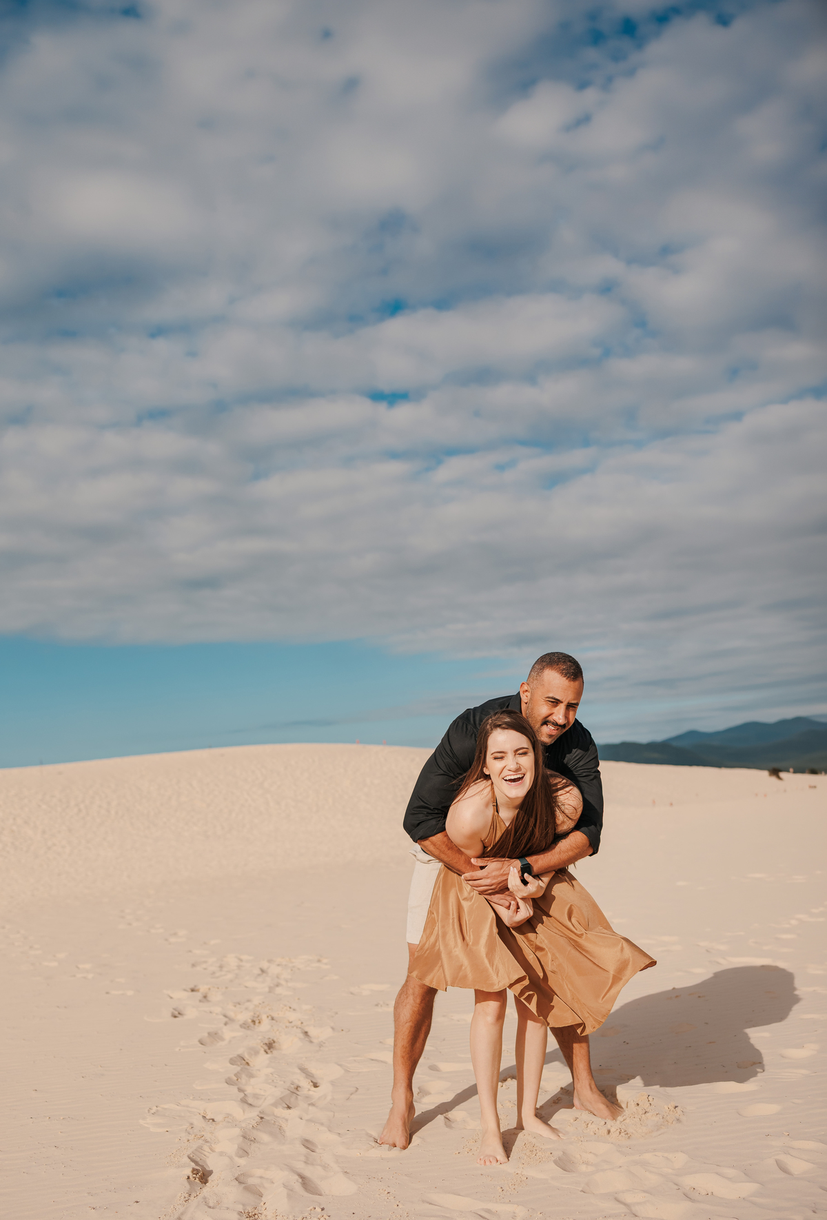 Ensaio pré-wedding diferente na praia em Santa Catarina
