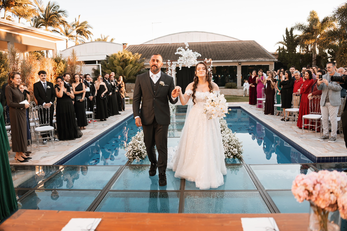 Noivos casamento ao ar livre 