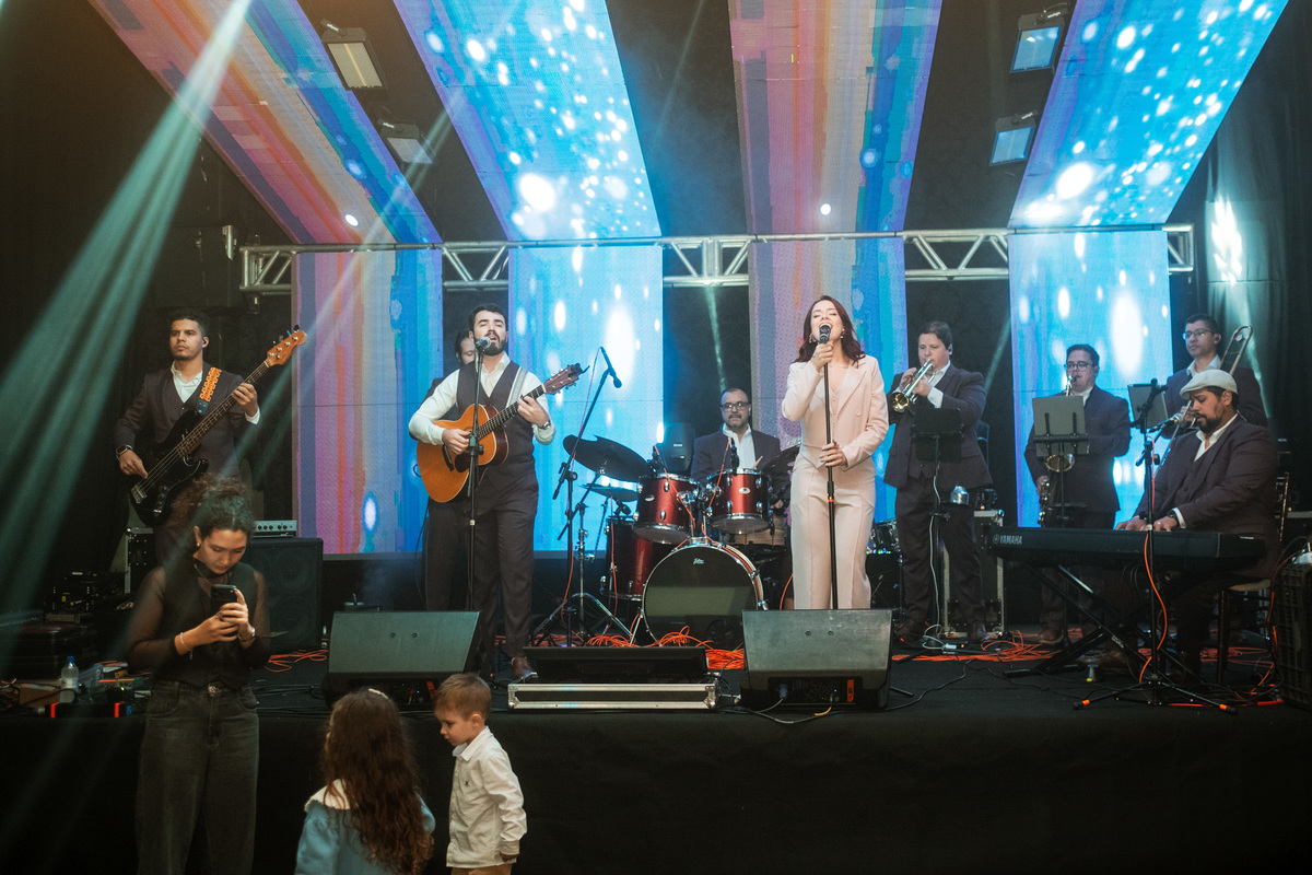Bela Musique cantando. o casamento 