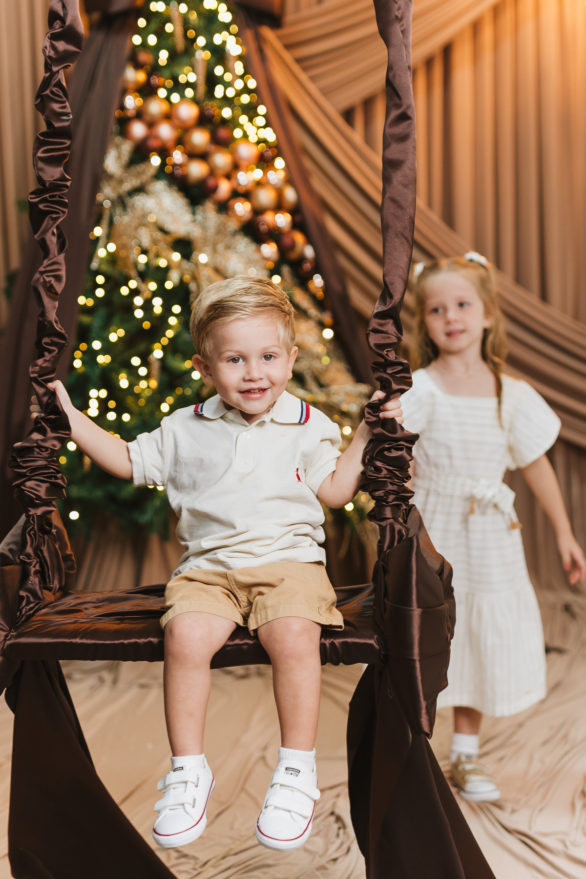 Ensaio de Natal em família no estúdio em Maringá.