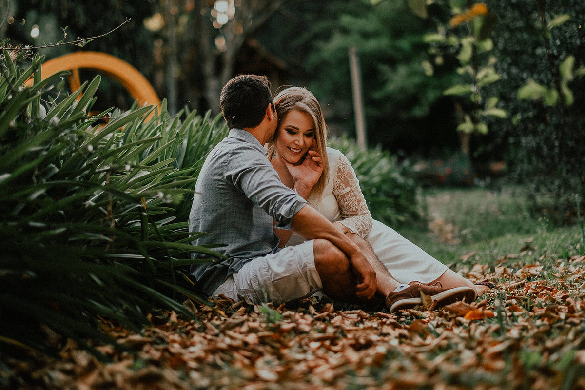 Ensaio de casal em MAringá-PR feito em uma chácara