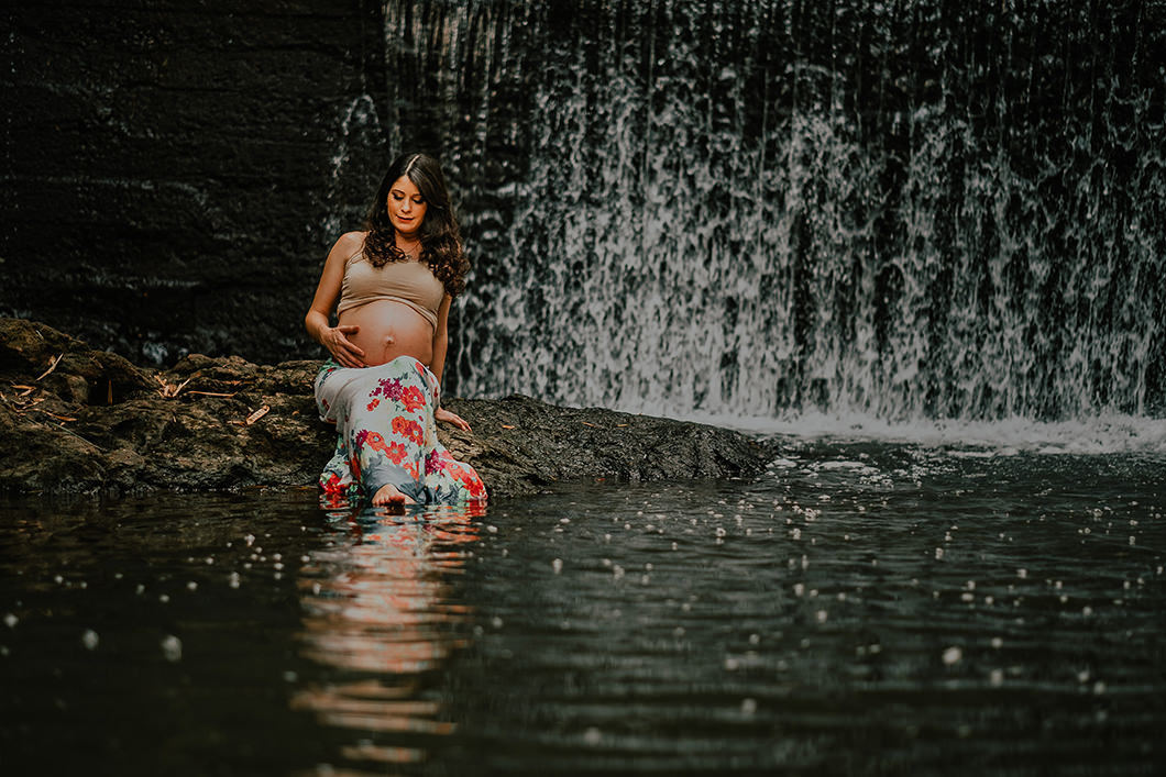 ensaio de gestante na cachoeira
