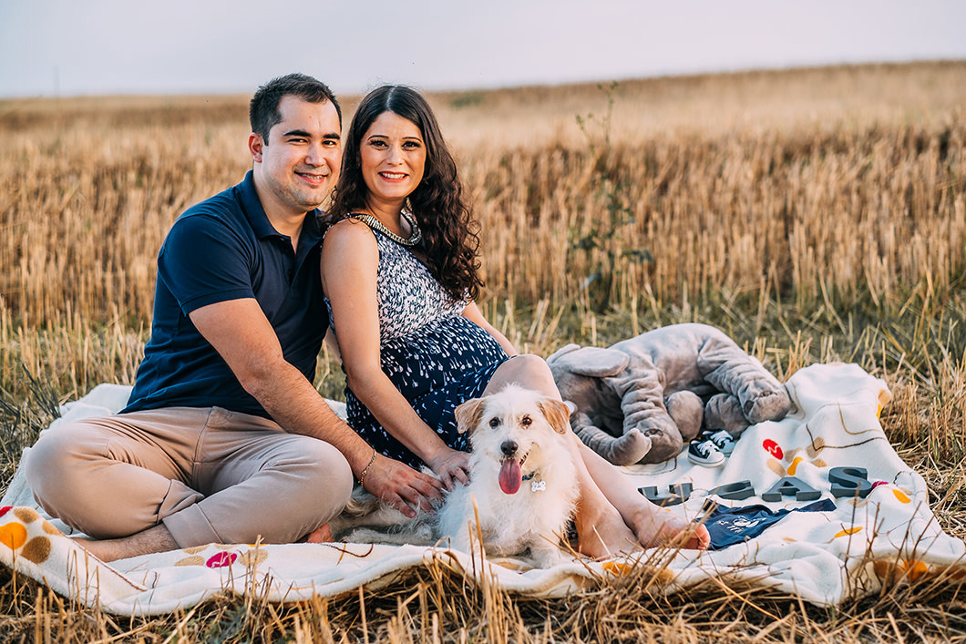 Fotografia de familia com o cachorro em MAdanguari-PR