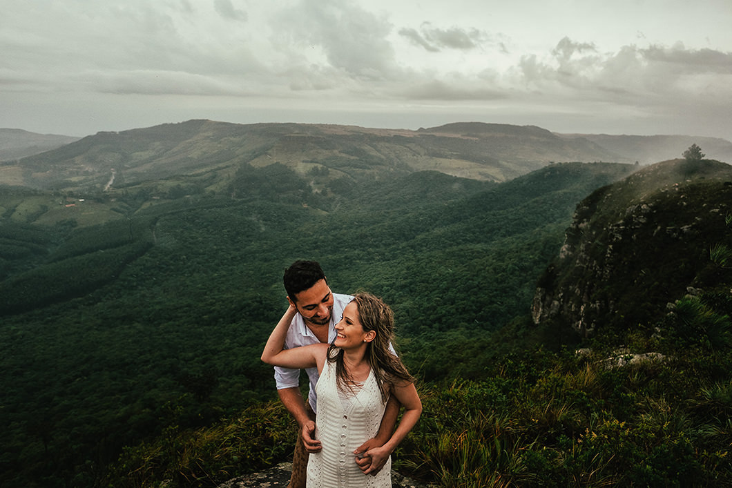 Fotos de casal em dia de chuva em Morro da Pedra Branca