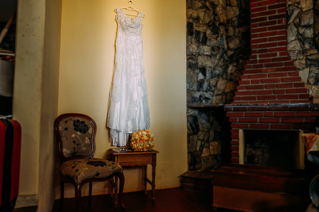 Foto do vestido da noiva em Casamento alternativo em Maringá-PR
