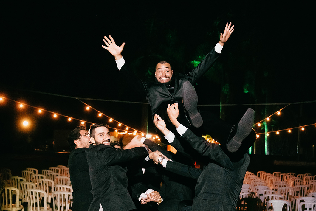 Ricardo Andrade fotografando casamento divertido 