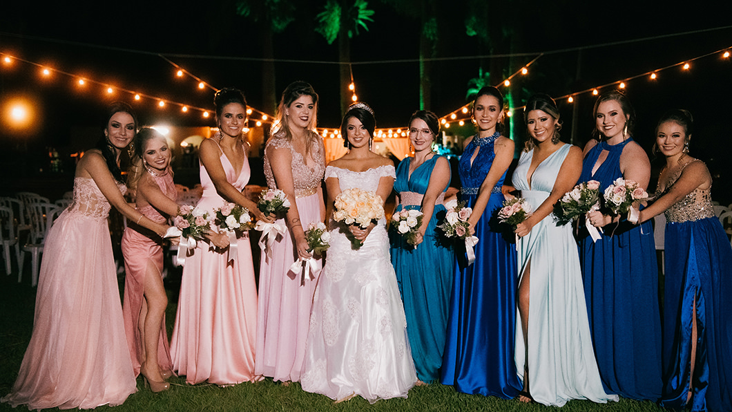 Foto da noiva com madrinhas fotografia diferente 