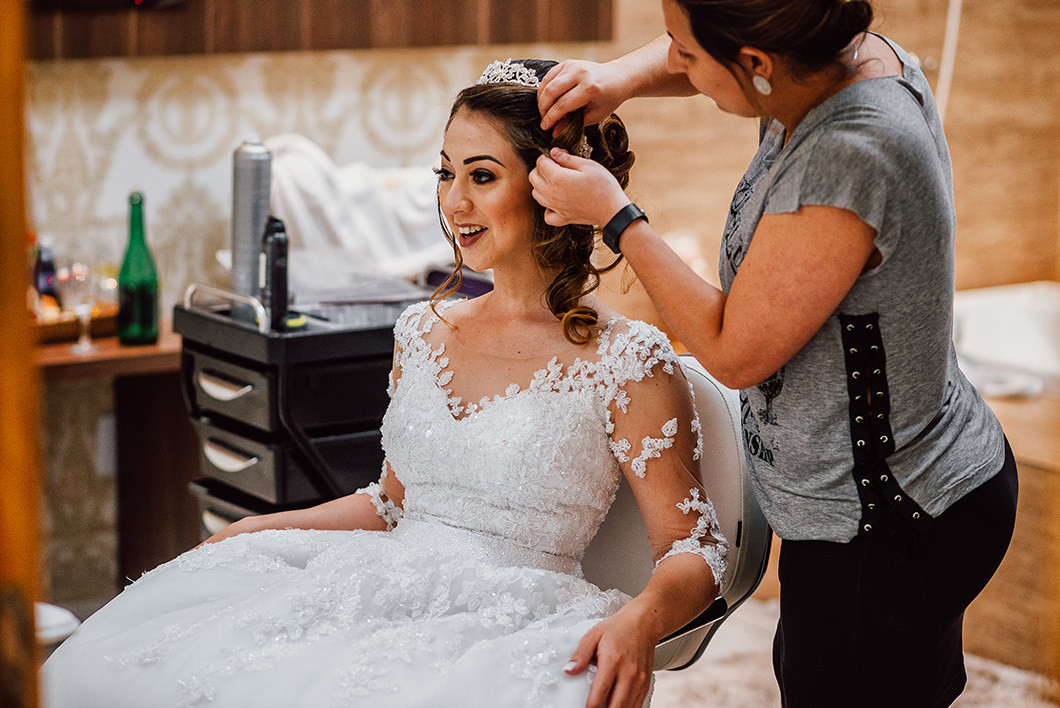 Dia da noiva em Salão de beleza foto do penteado da noiva 