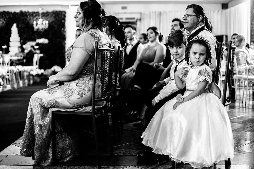 foto de pajens de casamento fazendo careta 