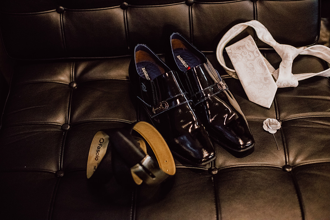 Foto de detalhes do dia do noivo casamento em Maringá-PR