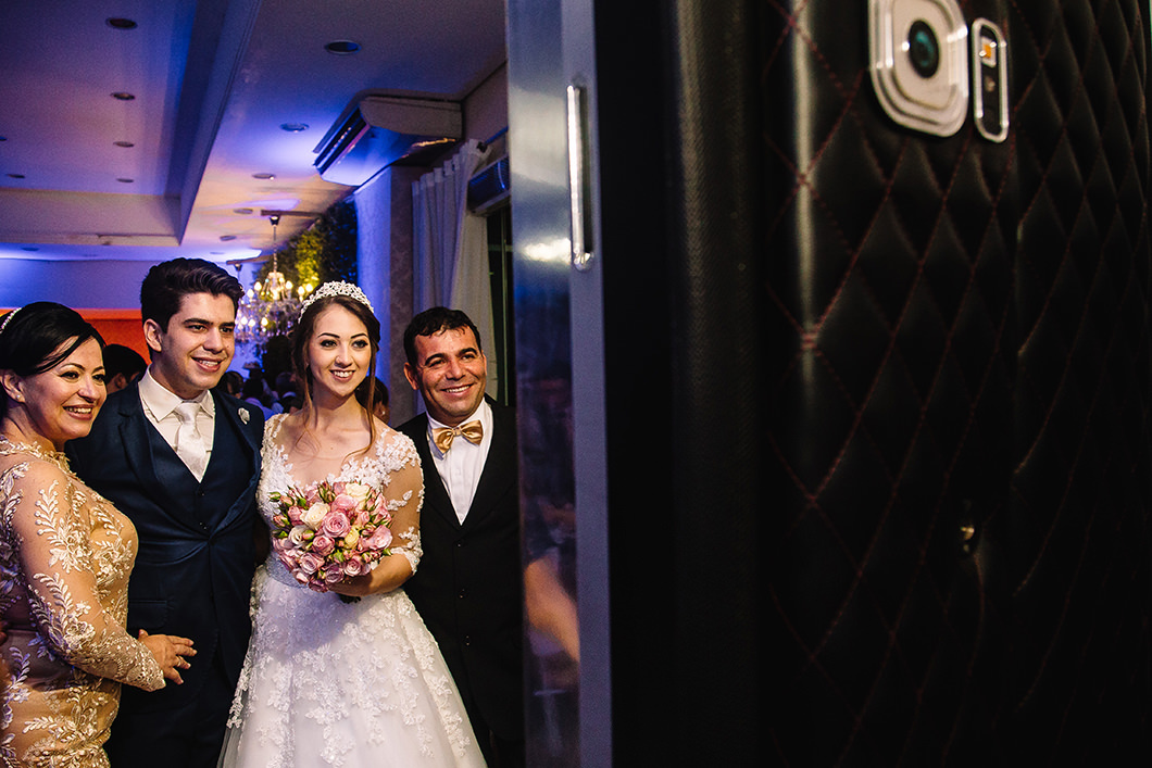 Cabine fotografica em Casamento convidados se divertindo 